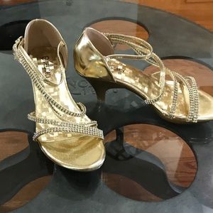 Size 7 1” gold heels